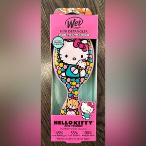 Hello Kitty mini detangler NWT